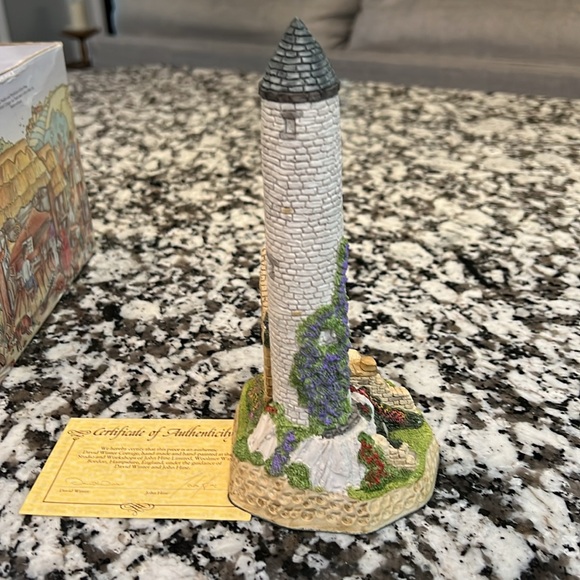 David Winter Cottages Irish Round Tower SIGNED! - Picture 5 of 7